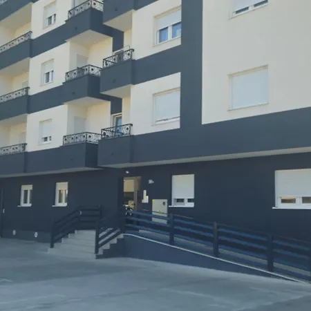 Luka Apartment *